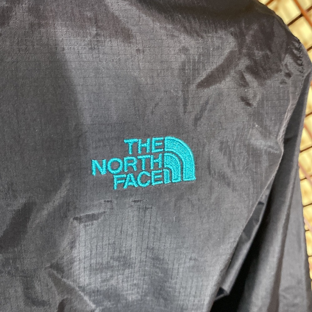 The North face Women’s Rain Jacket Size Med-EUC - Picture 4 of 5
